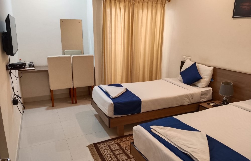 Deluxe Twin Bed Room
